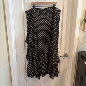 Torrid Black Printed Ruffle Maxi Skirt Size 3 NWT